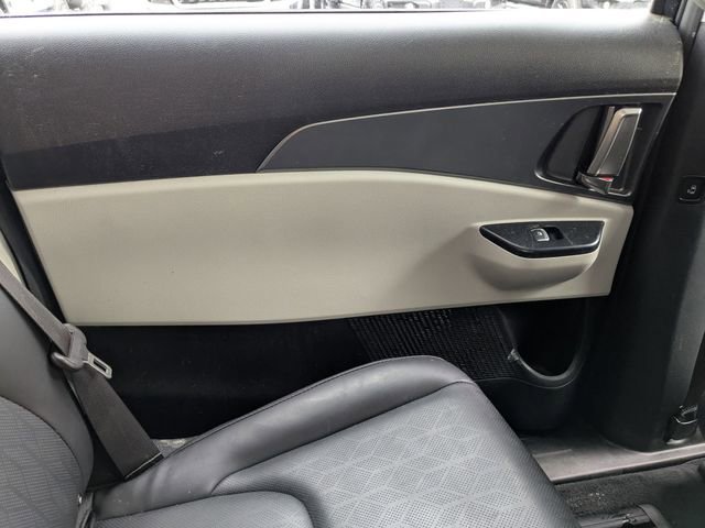 Used 2024 Kia Carnival LX image 23