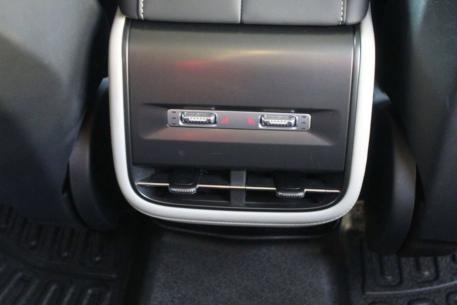 Used 2024 Lincoln Nautilus Premier w/ Equipment Group 102A AWD/4WD image 17