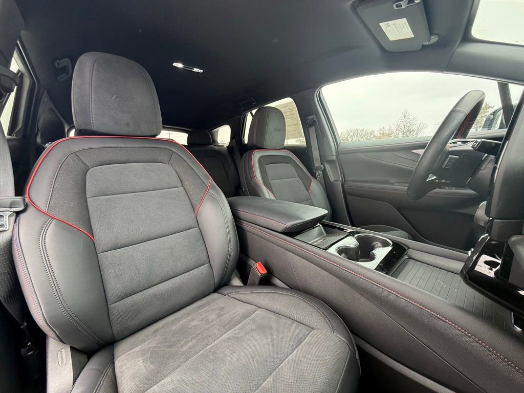 Used 2025 Chevrolet Blazer EV RS image 32