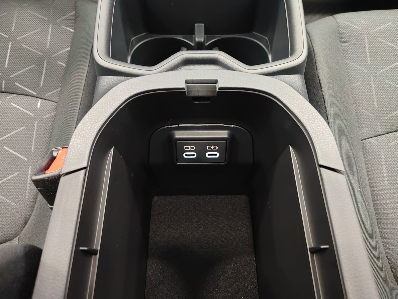 New 2025 Toyota RAV4 XLE w/ Convenience Package image 31