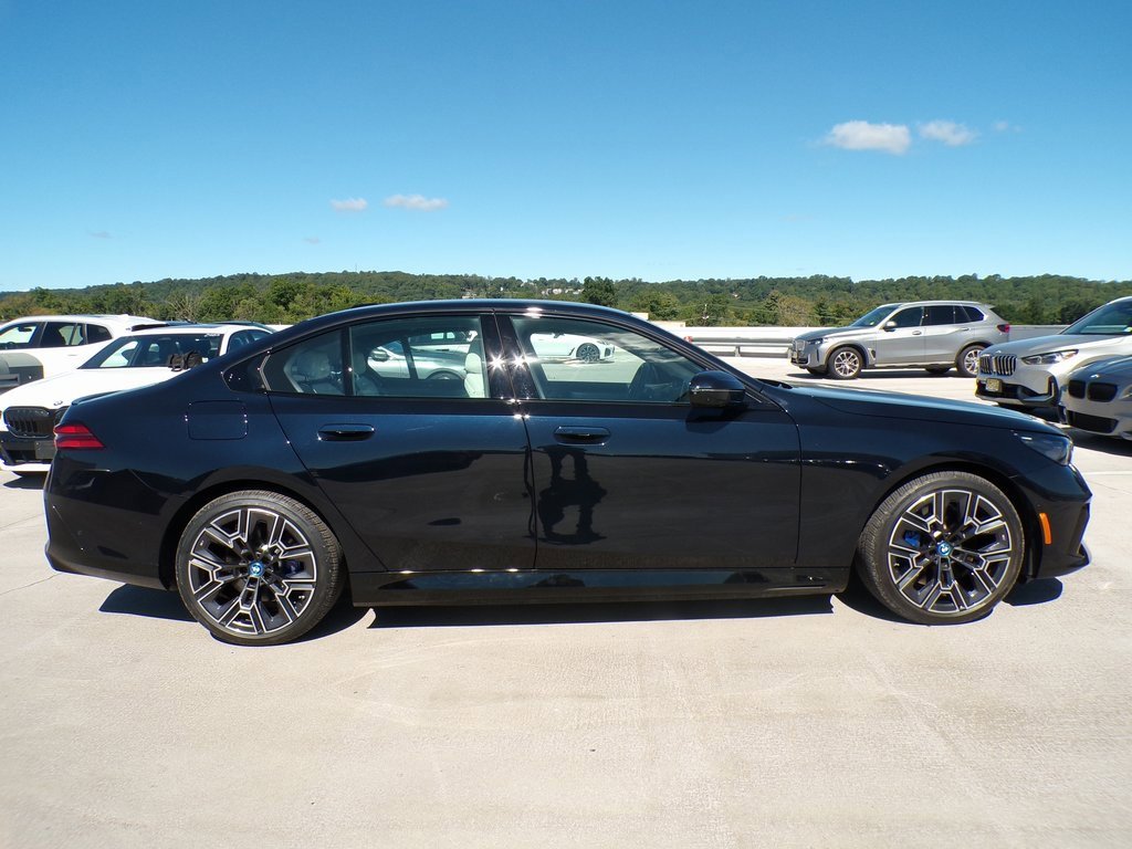 Certified 2025 BMW i5 xDrive40 w/ M Sport Package image 7