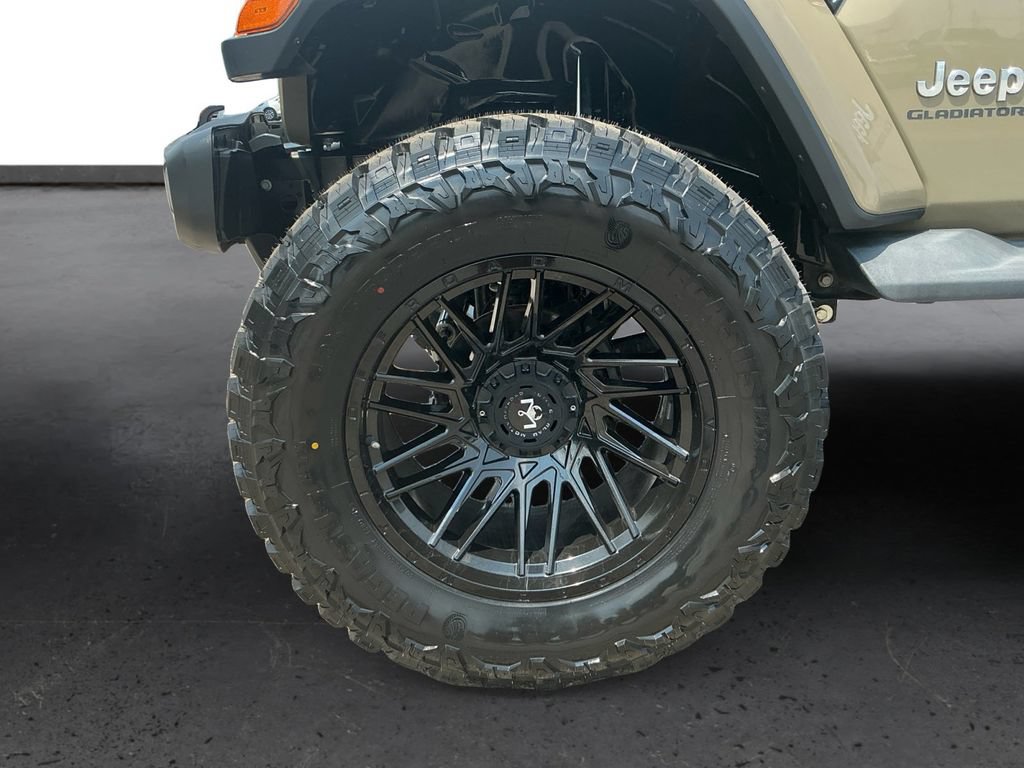 Used 2020 Jeep Gladiator Overland AWD/4WD image 13