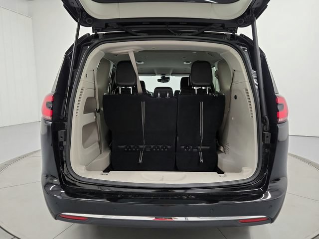 Used 2024 Chrysler Pacifica Touring-L FWD image 29