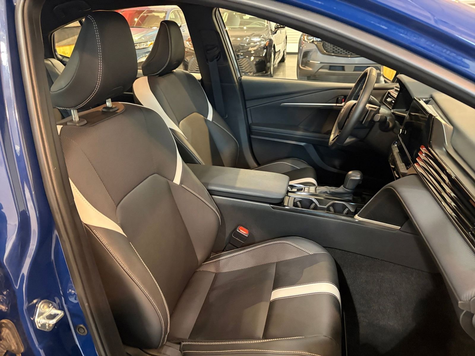 Used 2025 Toyota Camry SE image 36