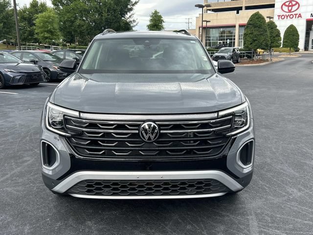 Used 2024 Volkswagen Atlas Peak Edition SE AWD/4WD image 9