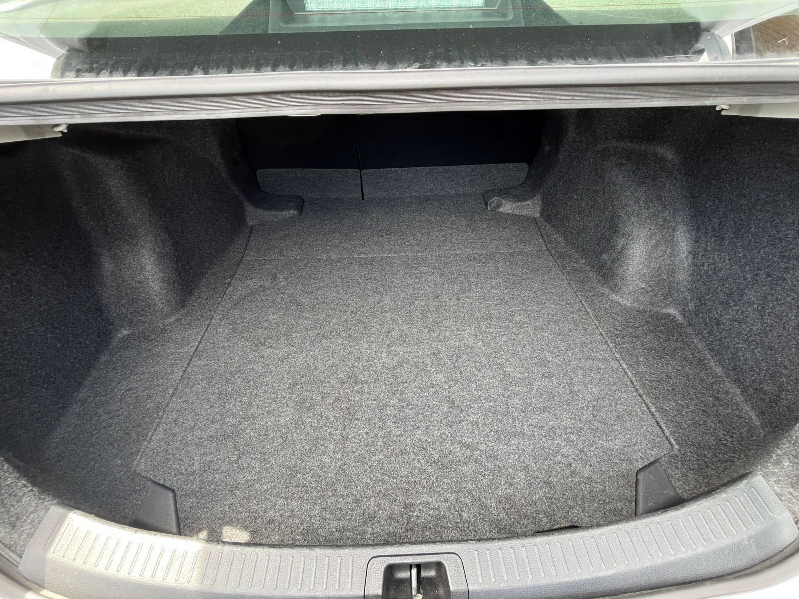 Used 2025 Toyota Corolla LE FWD image 31