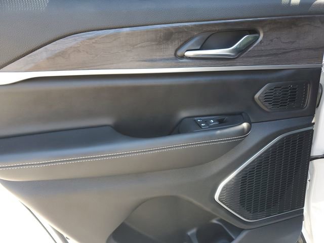 Certified 2025 Jeep Grand Cherokee Limited w/ Luxury Tech Group II RWD image 17