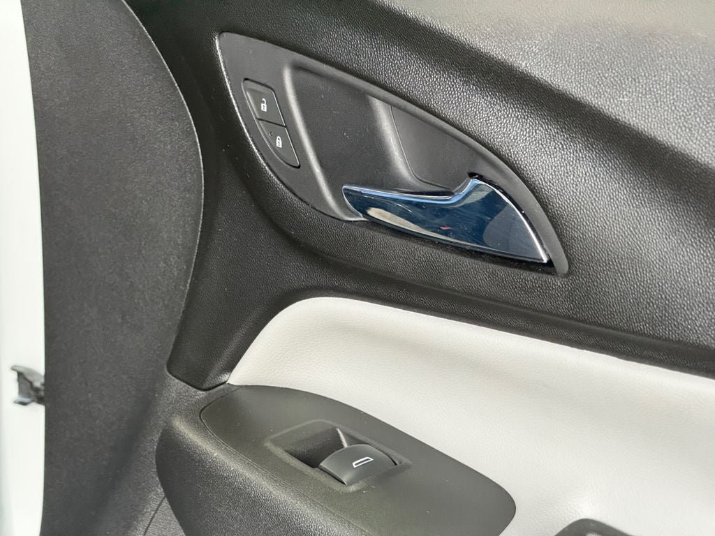 Used 2020 Chevrolet Equinox LS AWD/4WD image 25