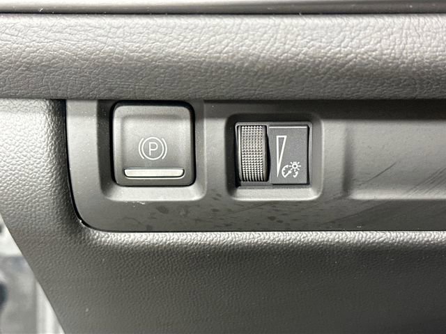 Used 2024 Cadillac XT4 Sport image 25