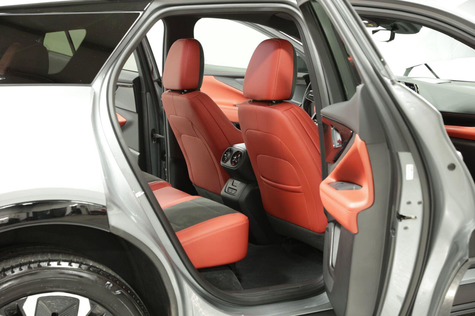 Certified 2025 Chevrolet Blazer EV RS AWD/4WD image 13