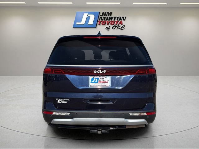 Used 2023 Kia Carnival LX FWD image 6