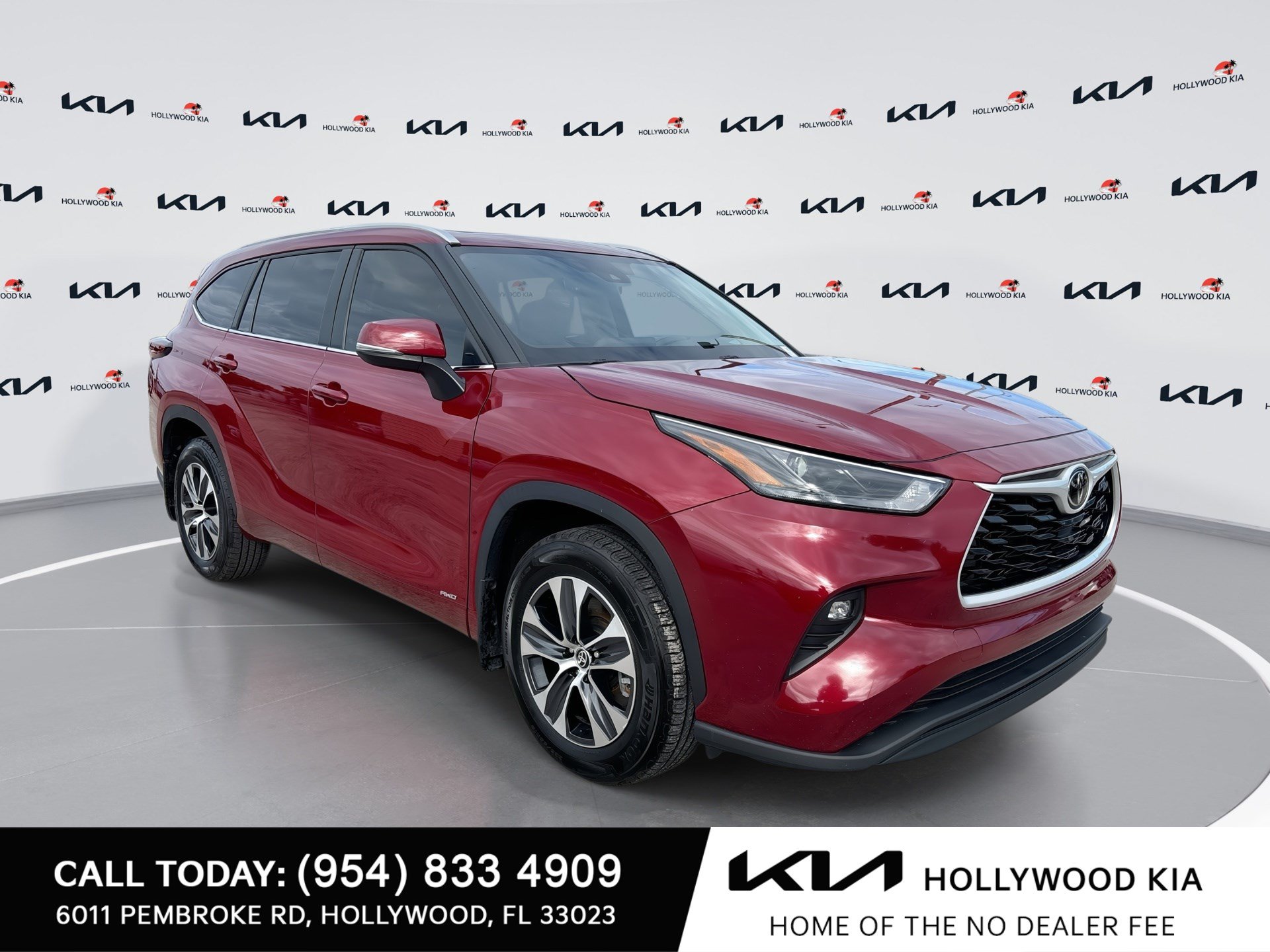 Used 2025 Toyota Highlander XLE AWD/4WD image 1
