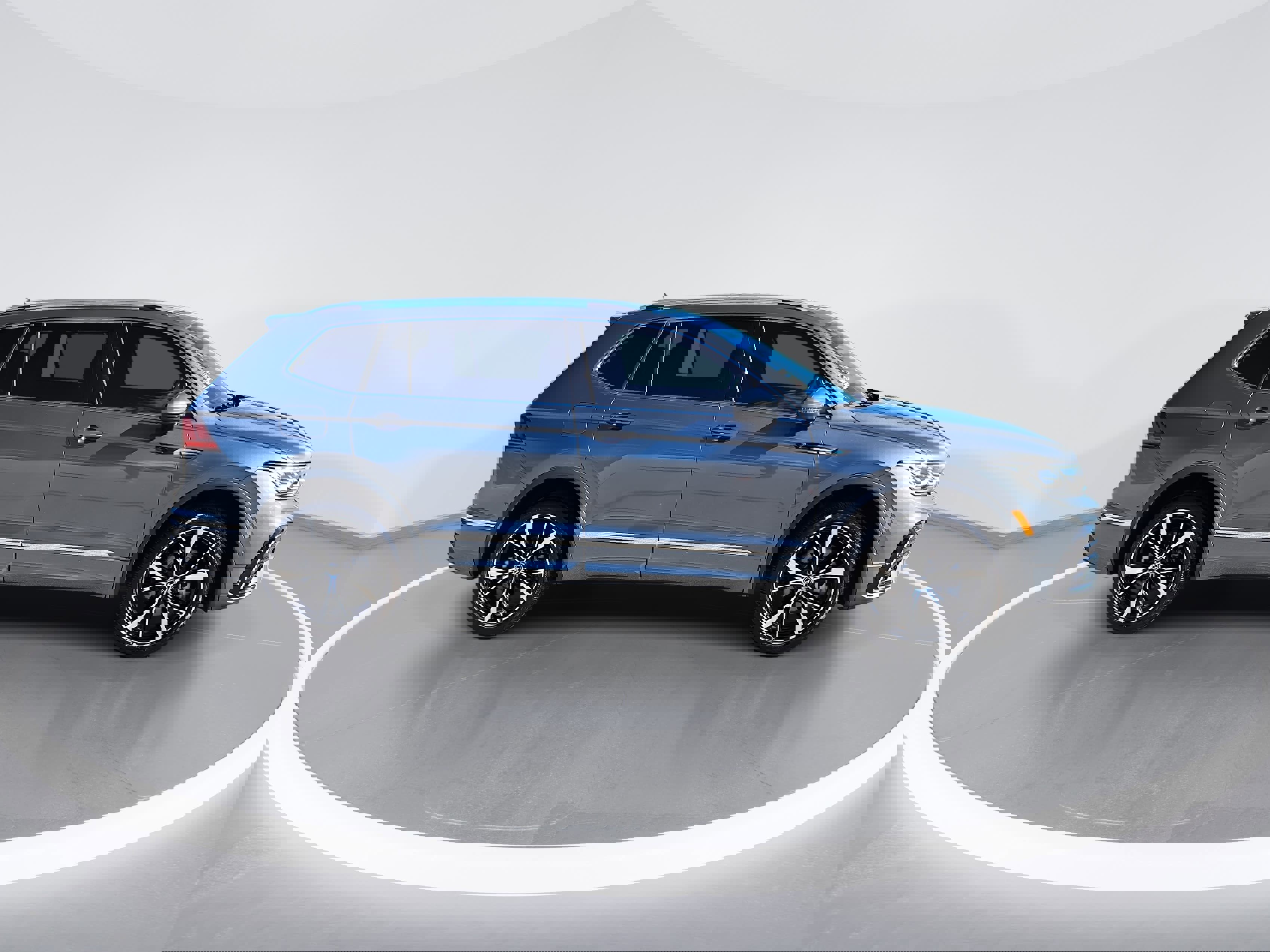 Certified 2024 Volkswagen Tiguan SEL R-Line image 2