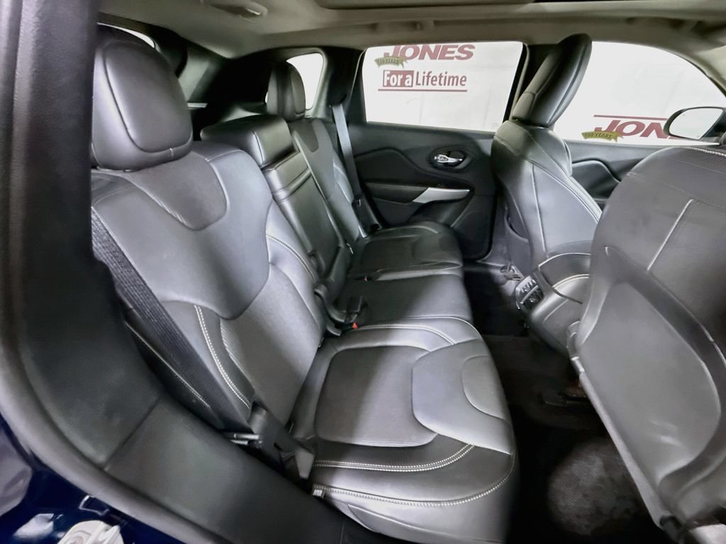 Used 2018 Jeep Cherokee Latitude Plus w/ Comfort/Convenience Group AWD/4WD image 31