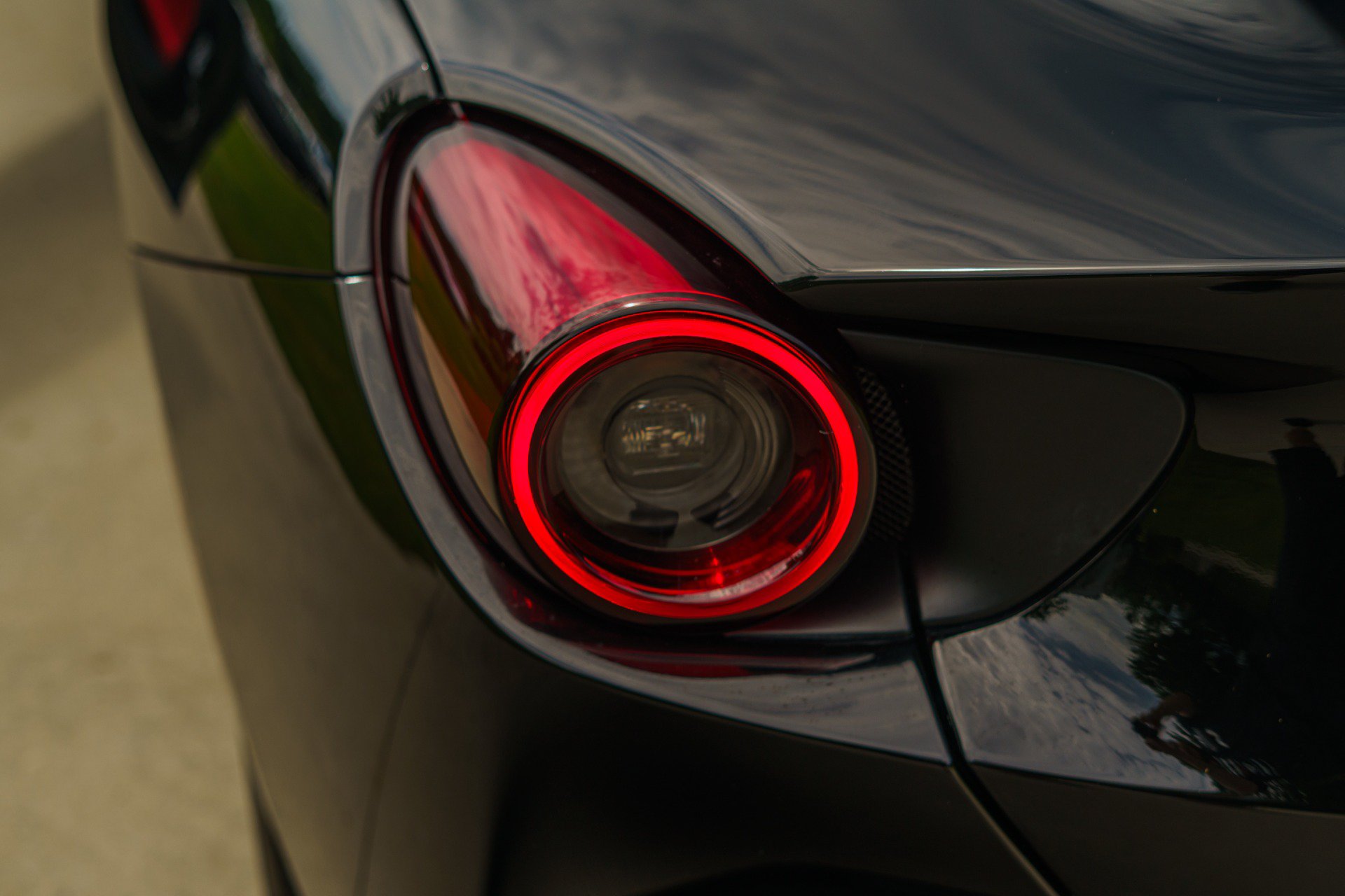 Used 2019 Ferrari Portofino RWD image 95