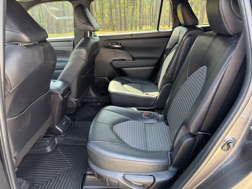 Used 2022 Toyota Highlander XSE image 13