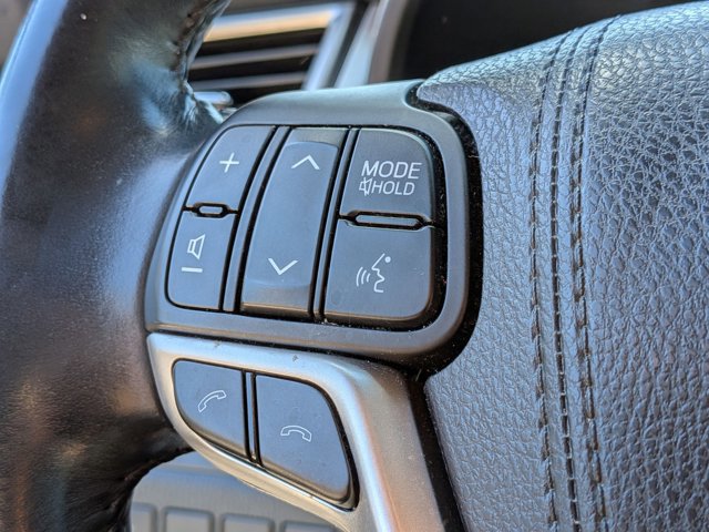 Used 2017 Toyota Highlander XLE image 12