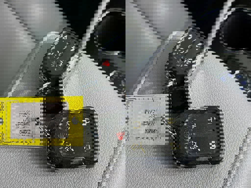 Used 2023 GMC Acadia SLT w/ Preferred Package image 21