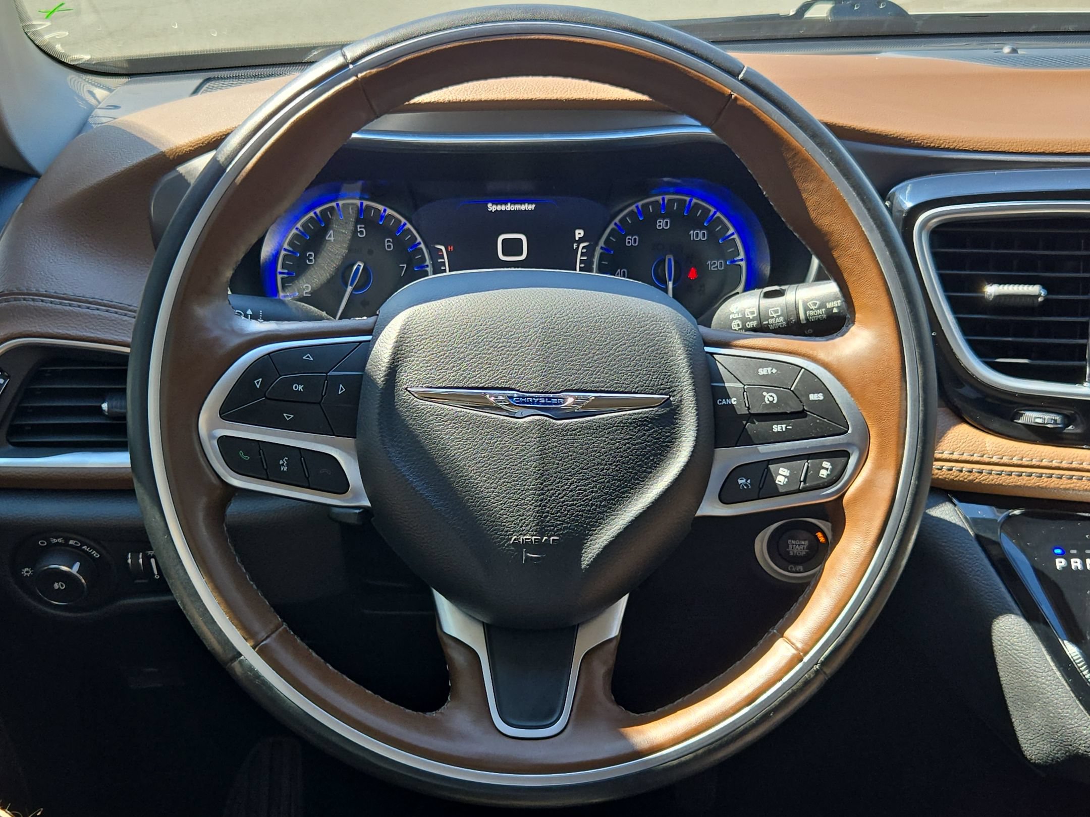 Used 2019 Chrysler Pacifica Limited w/ Advanced Safetytec Group FWD image 27