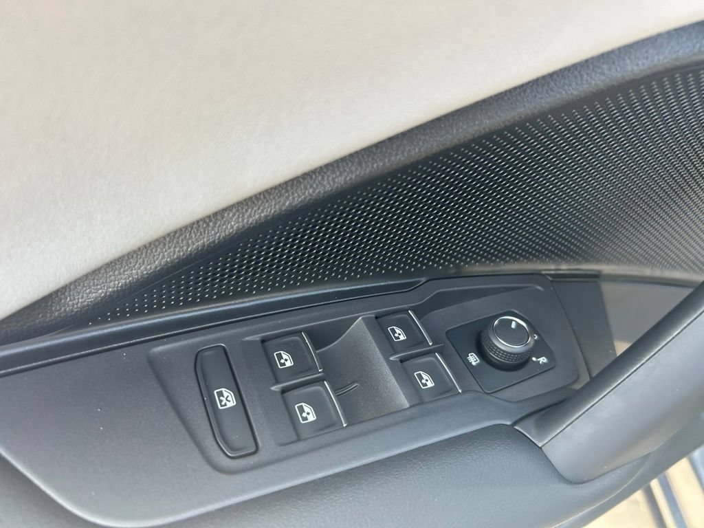 Certified 2025 Volkswagen Tiguan SE R-Line AWD/4WD image 58