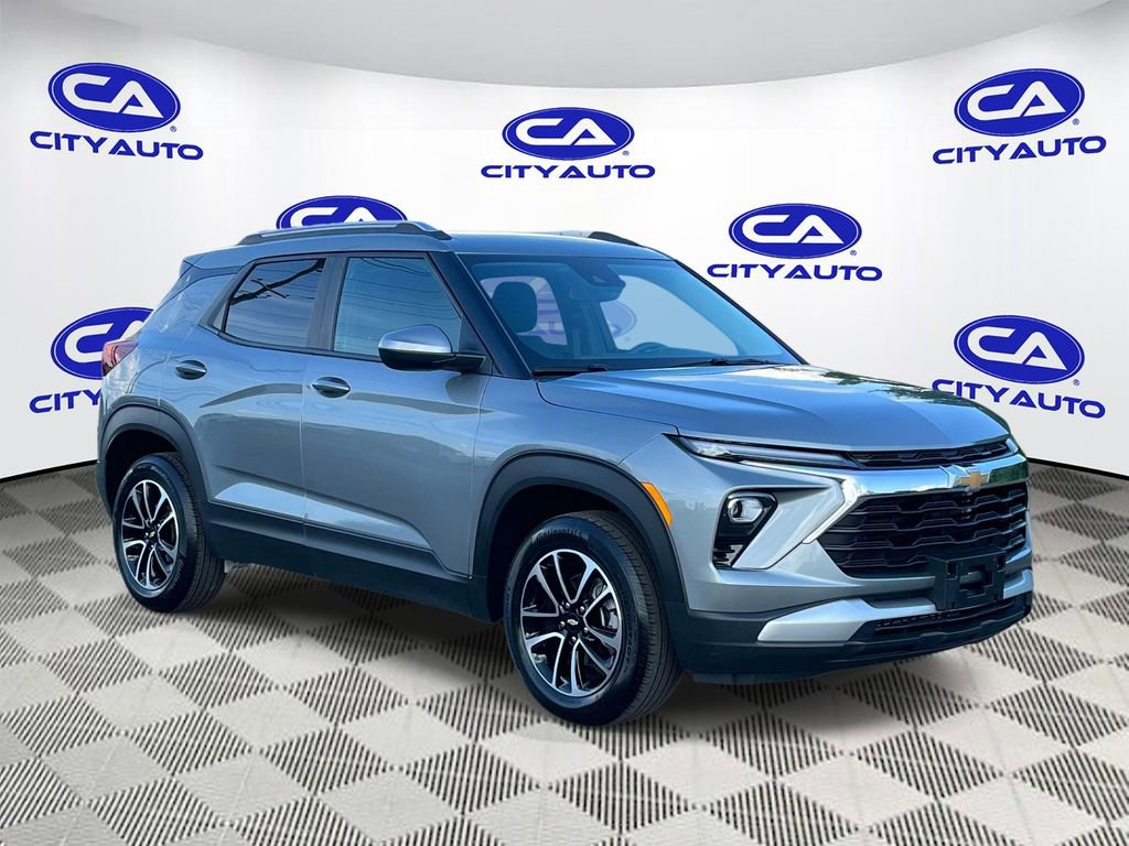 Used 2025 Chevrolet TrailBlazer LT AWD/4WD image 1