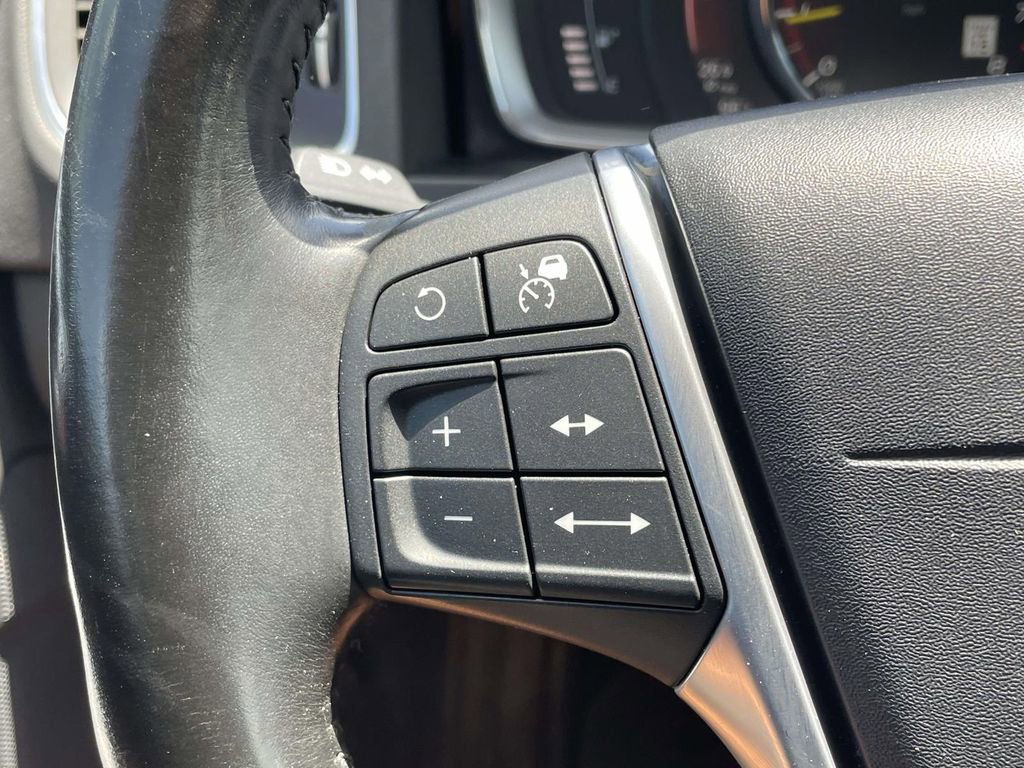 Used 2018 Volvo S60 T5 Cross Country Platinum AWD/4WD image 11