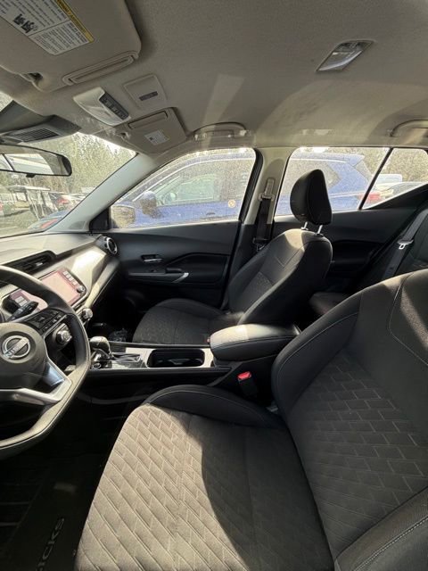Used 2024 Nissan Kicks SV image 9