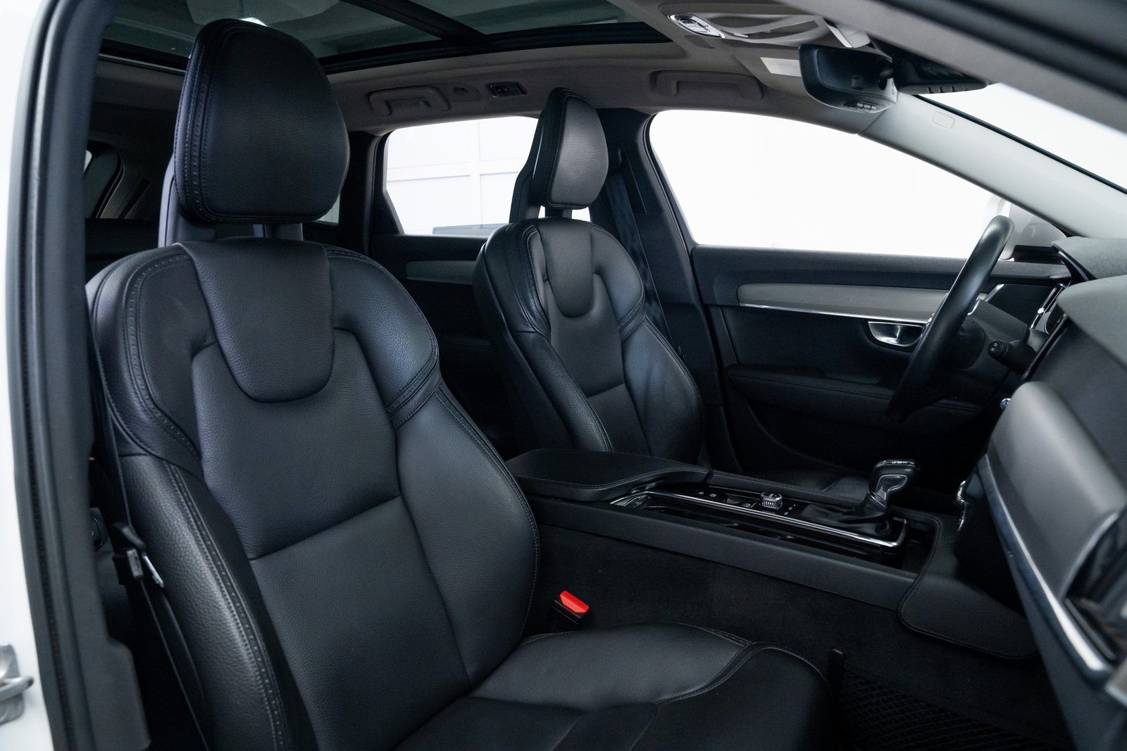 Used 2017 Volvo V90 T6 Cross Country image 24