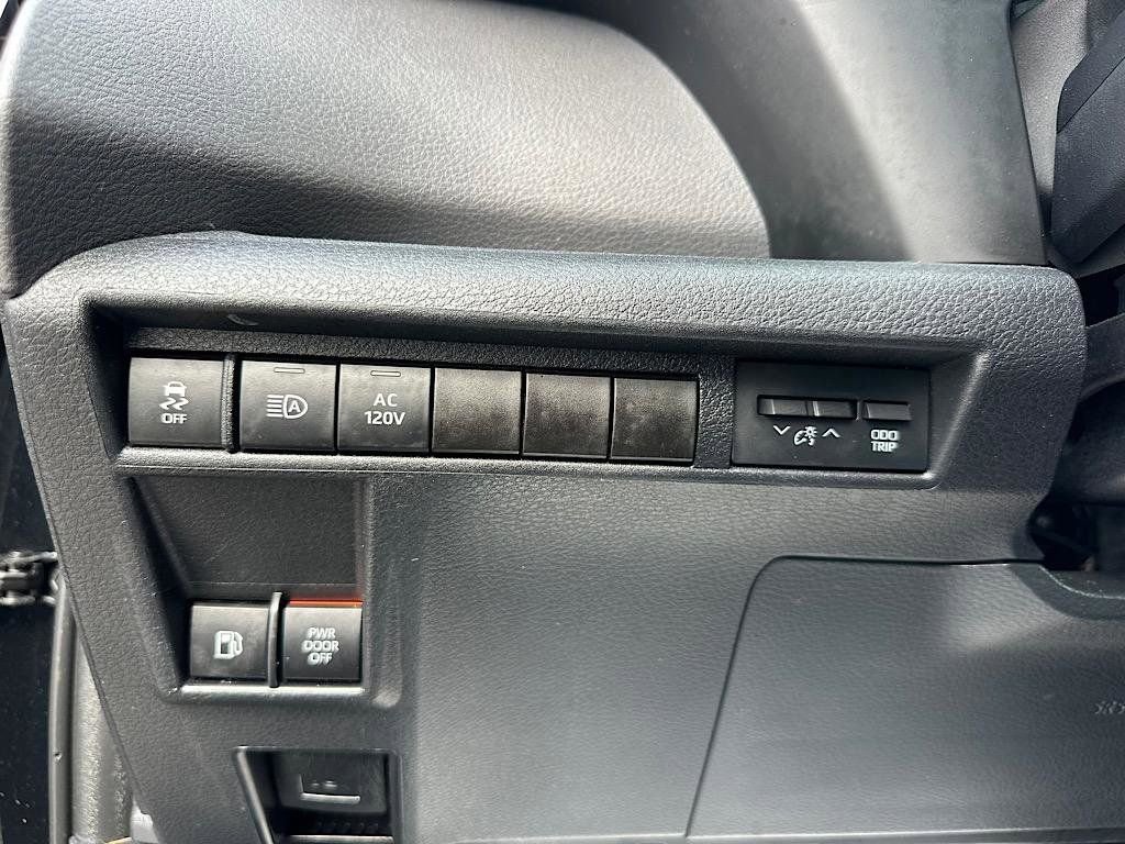 Certified 2022 Toyota Sienna XSE w/ XSE Plus Package image 19