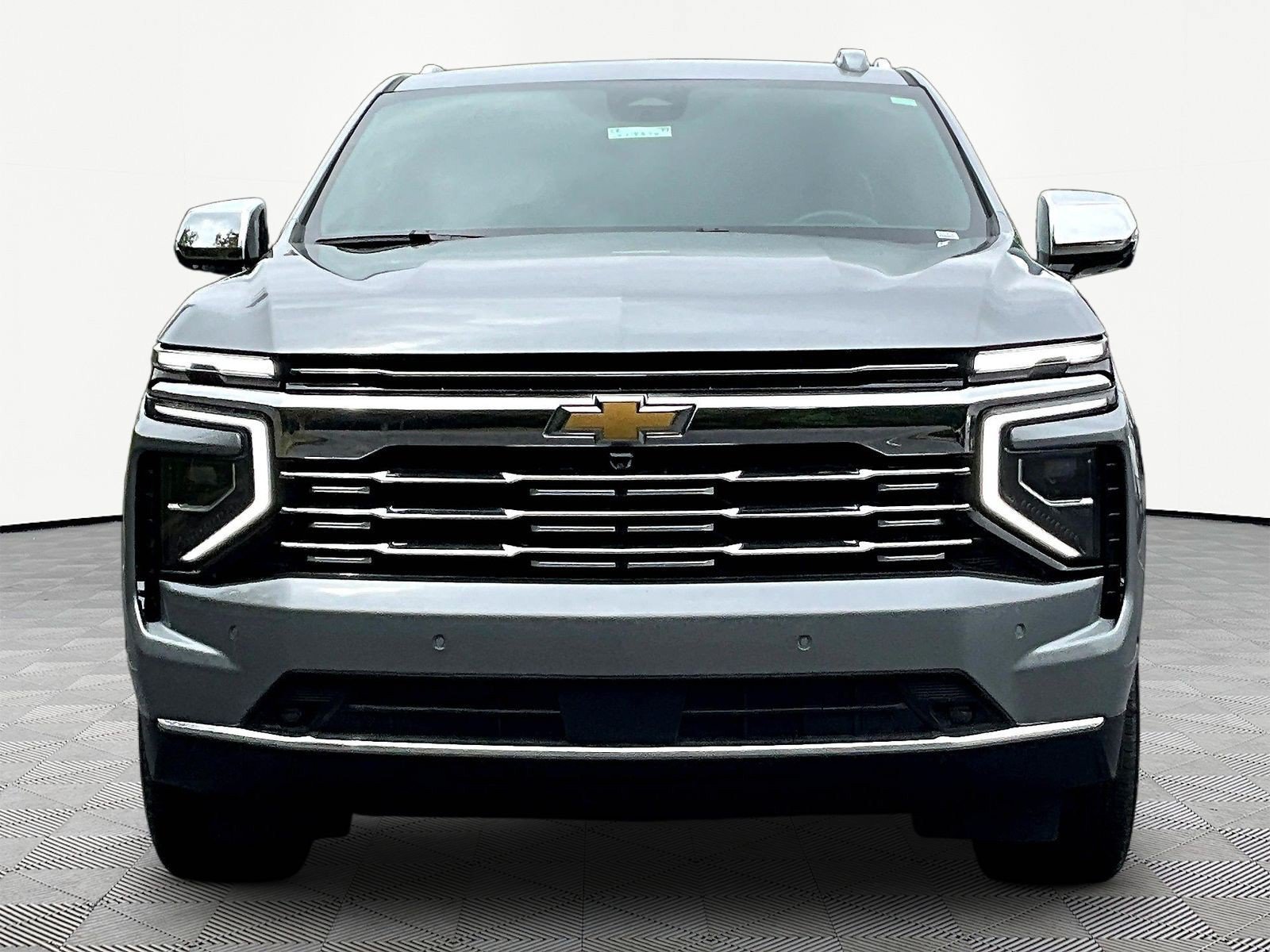 Used 2025 Chevrolet Suburban Premier AWD/4WD image 2