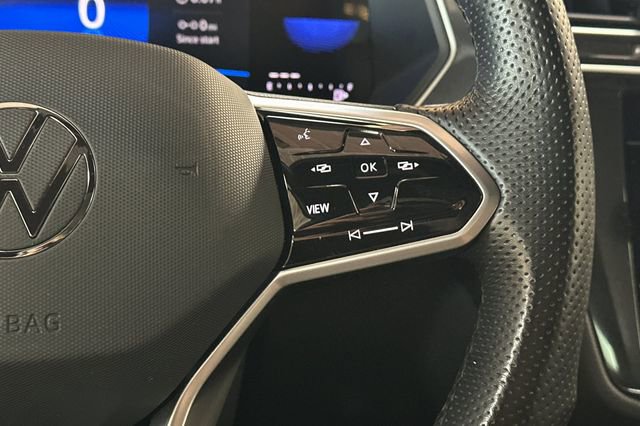 Used 2024 Volkswagen Tiguan SE R-Line image 30