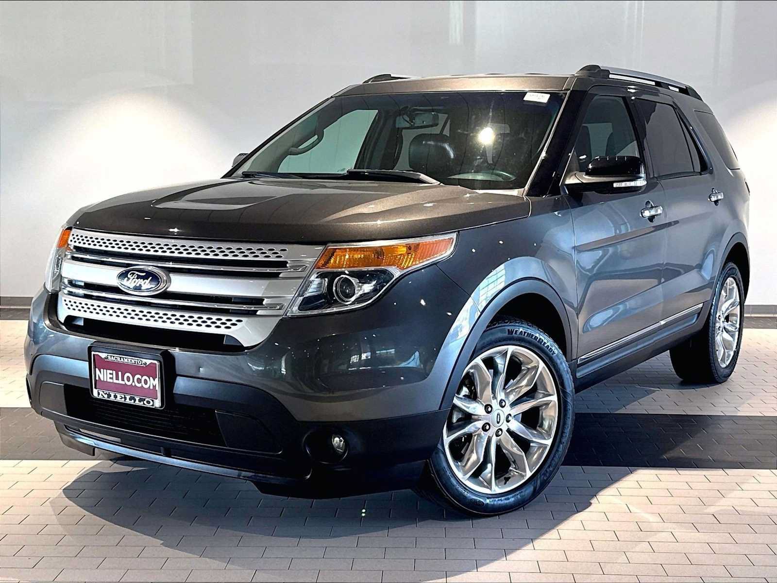 Used 2015 Ford Explorer XLT w/ Equipment Group 202A AWD/4WD image 1