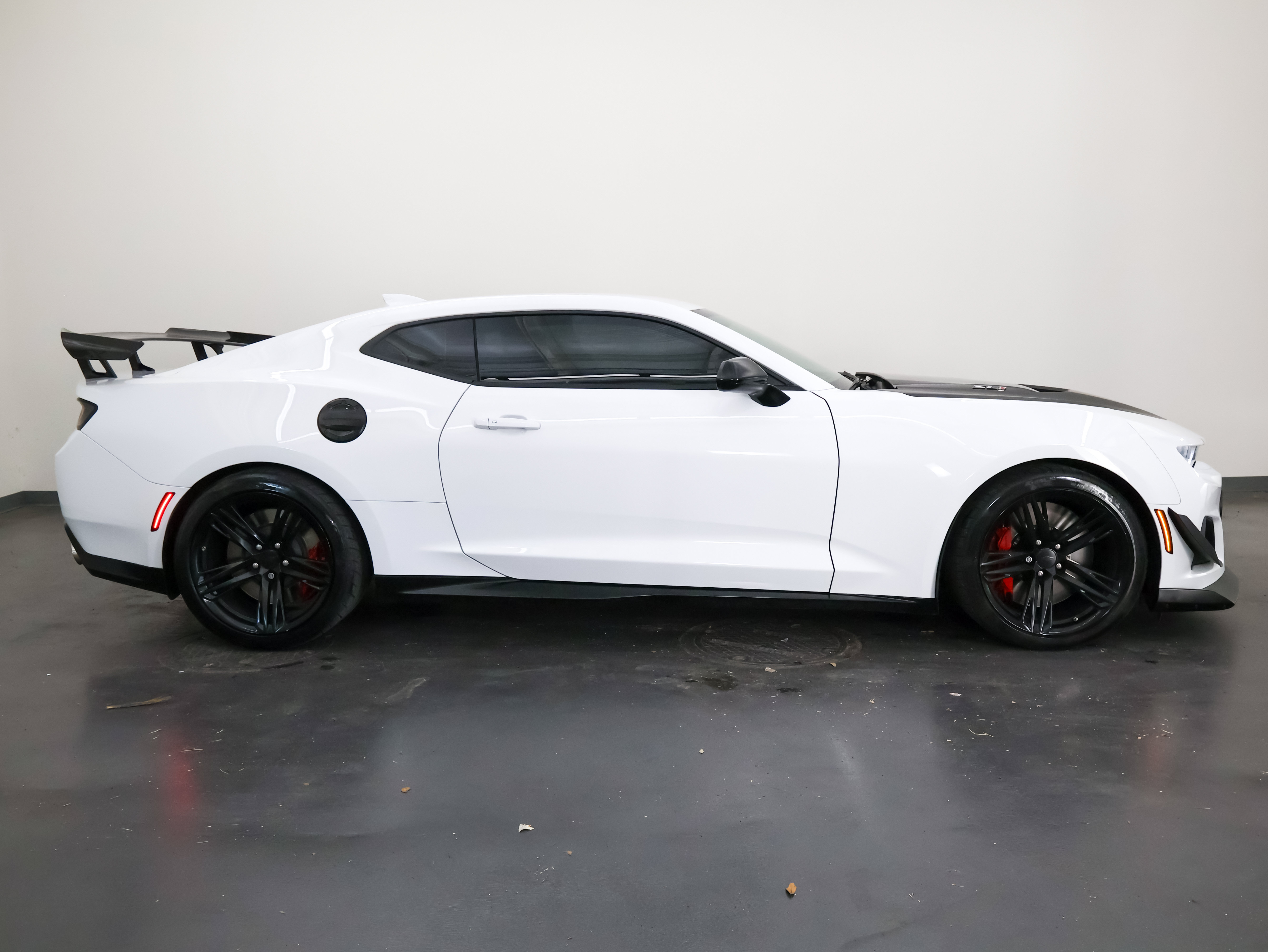 Used 2018 Chevrolet Camaro ZL1 RWD image 2