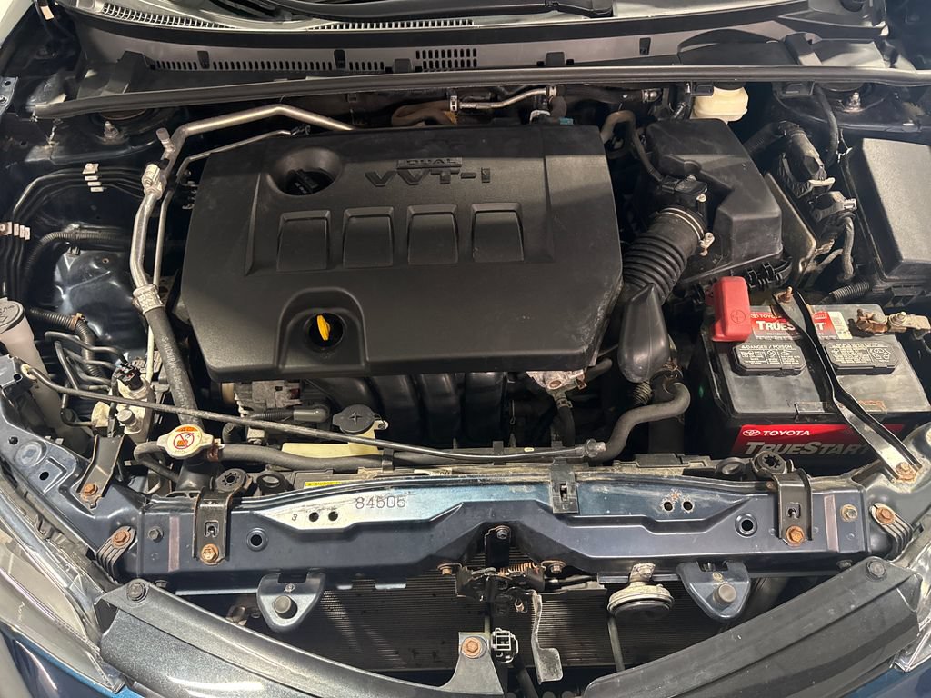 Used 2018 Toyota Corolla LE FWD image 41