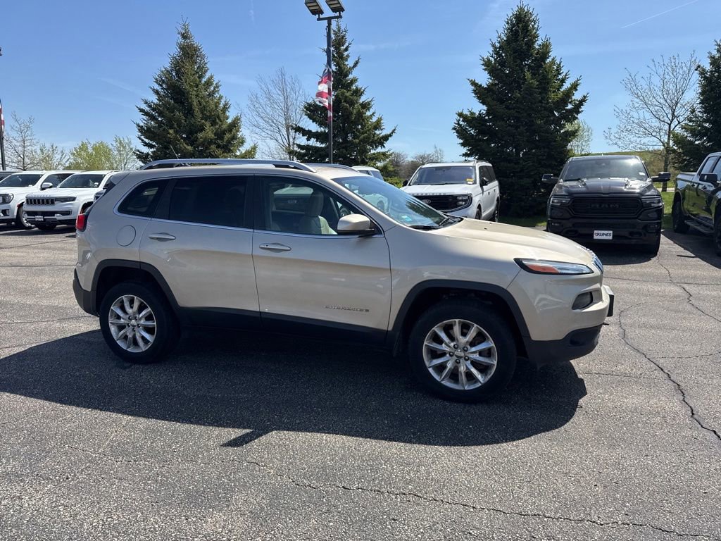 Used 2015 Jeep Cherokee Limited w/ Luxury Group AWD/4WD image 5