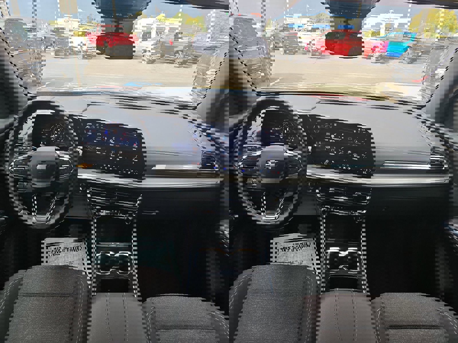 Used 2025 Chevrolet Traverse LT image 6