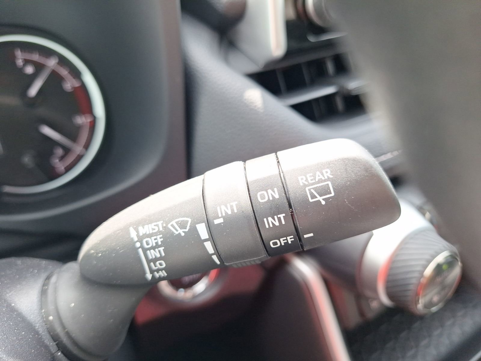 Used 2025 Toyota RAV4 XLE w/ Convenience Package image 23