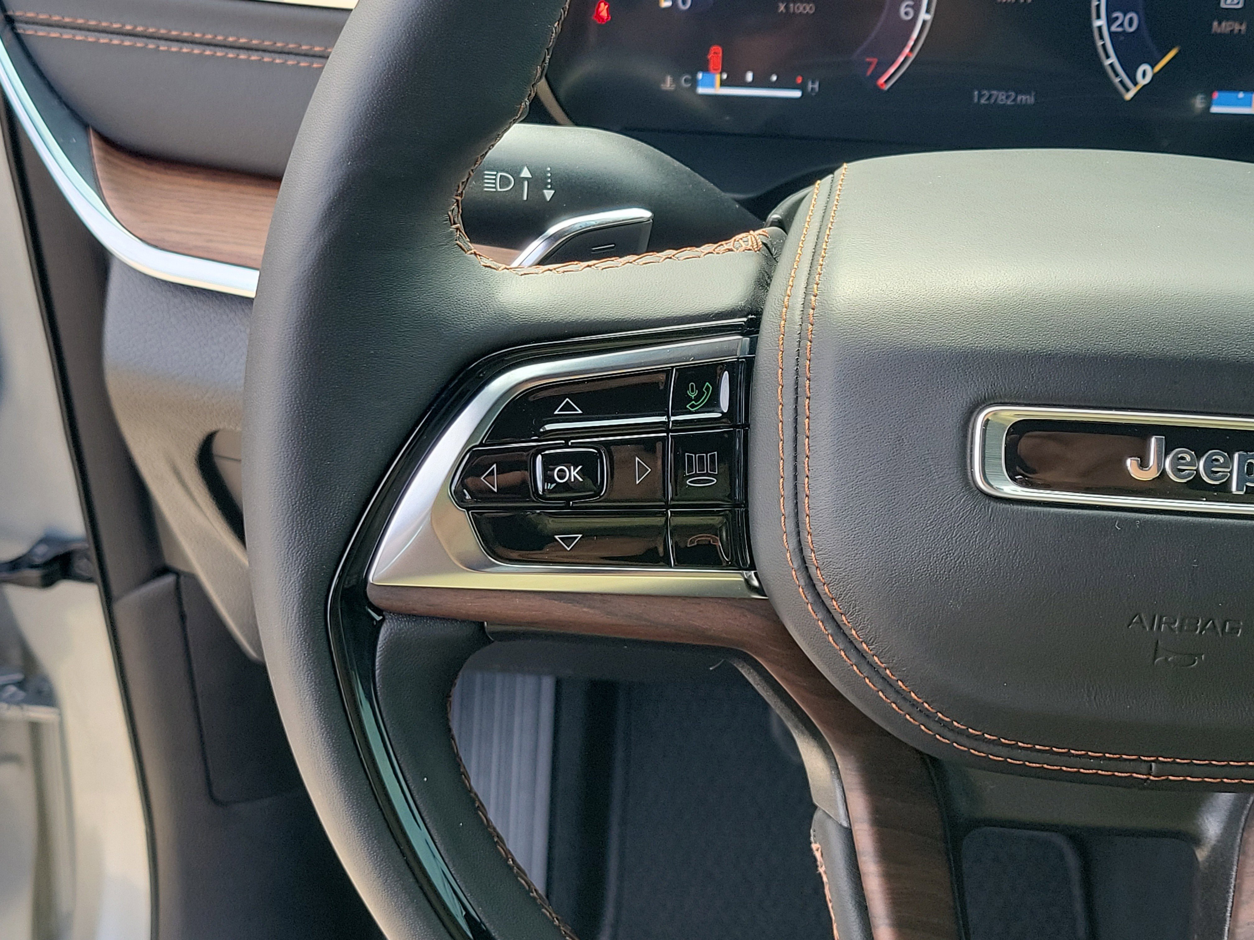 Used 2024 Jeep Grand Cherokee Summit w/ Luxury Tech Group V image 24