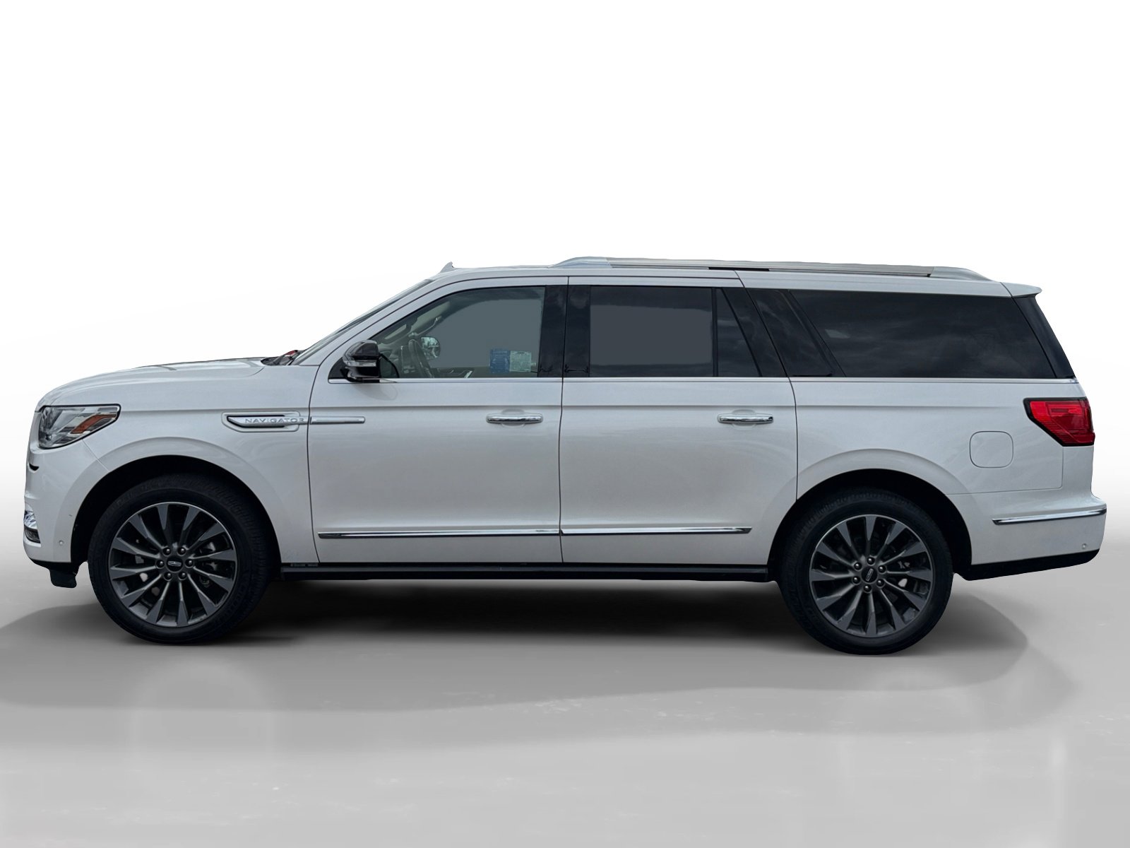 Used 2018 Lincoln Navigator L Select w/ Technology Package AWD/4WD image 2