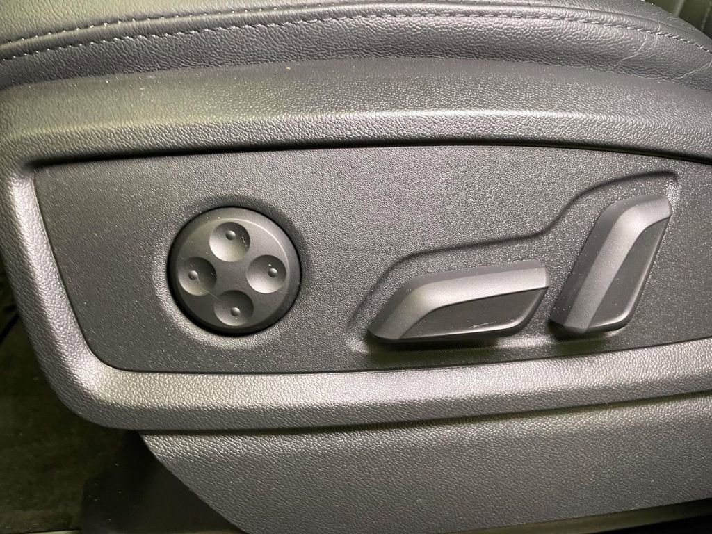 Used 2023 Audi Q5 2.0T Premium w/ Convenience Package image 17