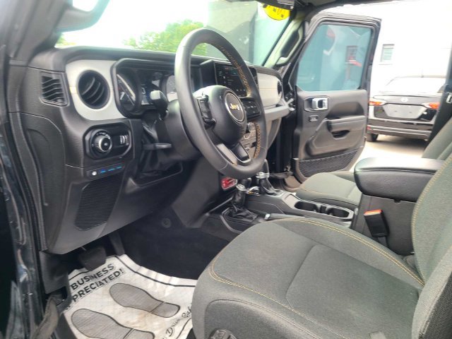 Used 2024 Jeep Wrangler Unlimited AWD/4WD image 15