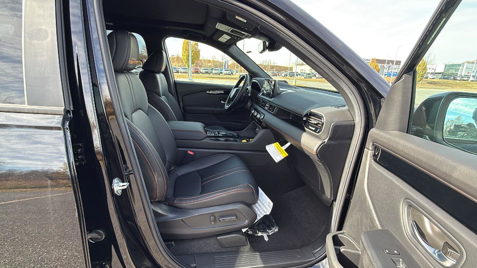 New 2025 Honda Pilot TrailSport image 18