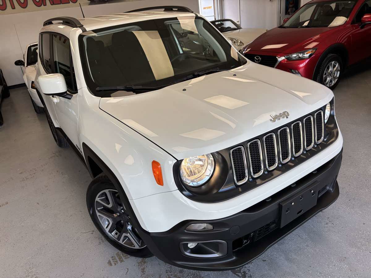 Used 2018 Jeep Renegade Latitude FWD image 8