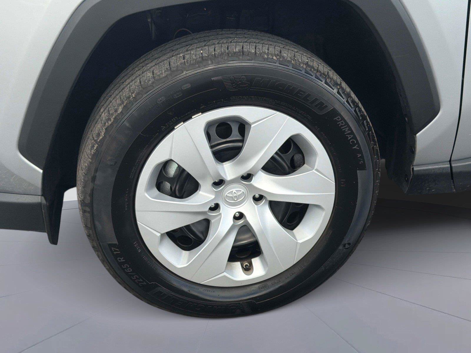 Used 2024 Toyota RAV4 LE FWD image 11