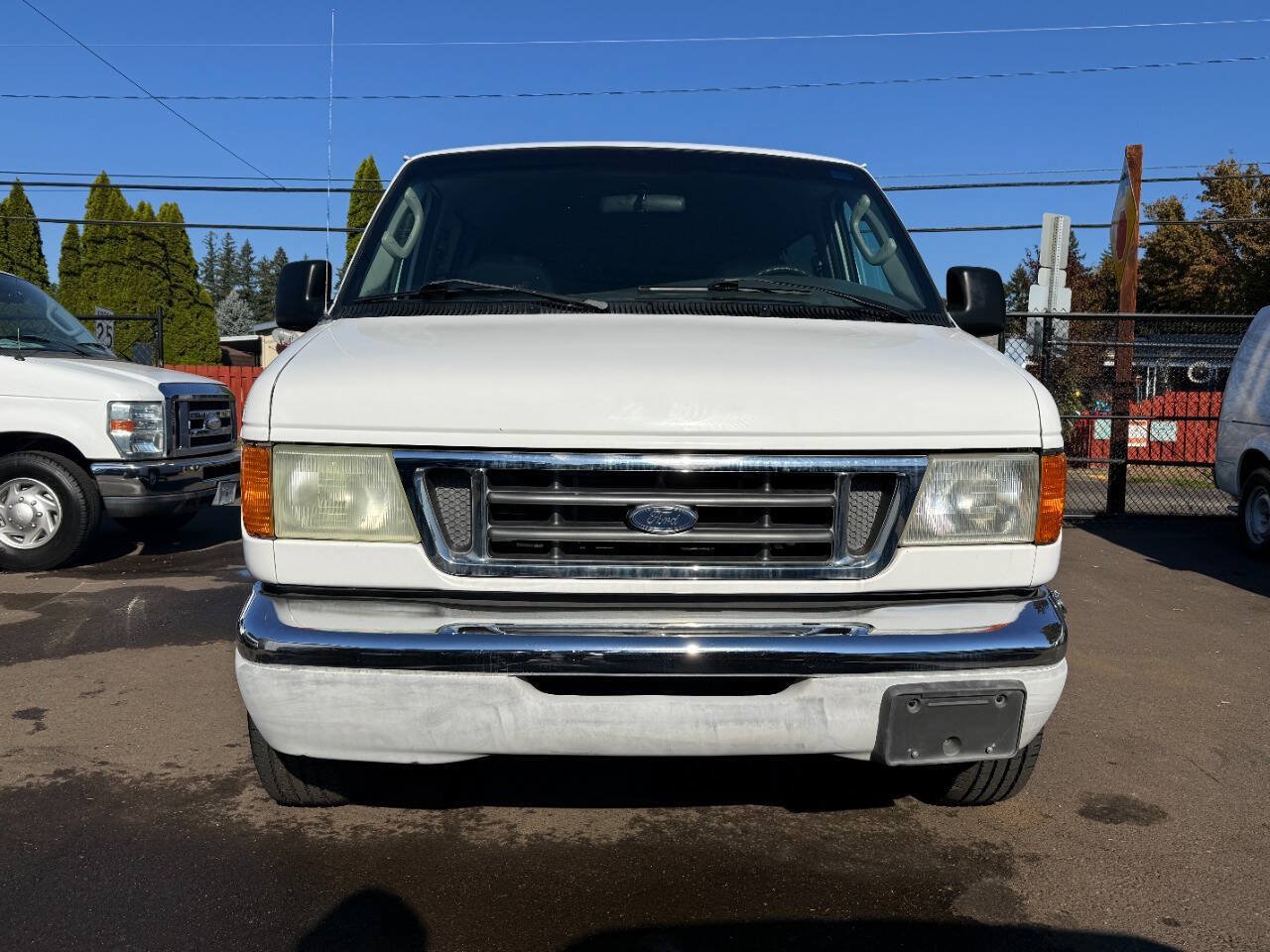 Used 2005 Ford E-350 and Econoline 350 XL RWD image 2