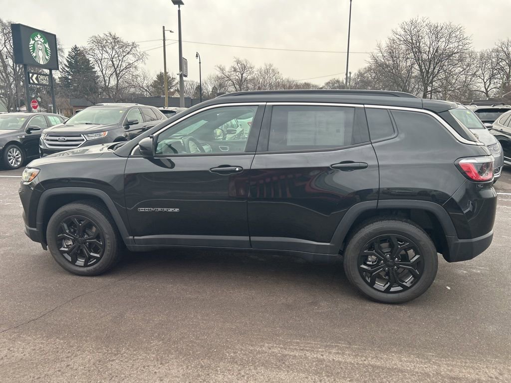 Used 2024 Jeep Compass Latitude image 8