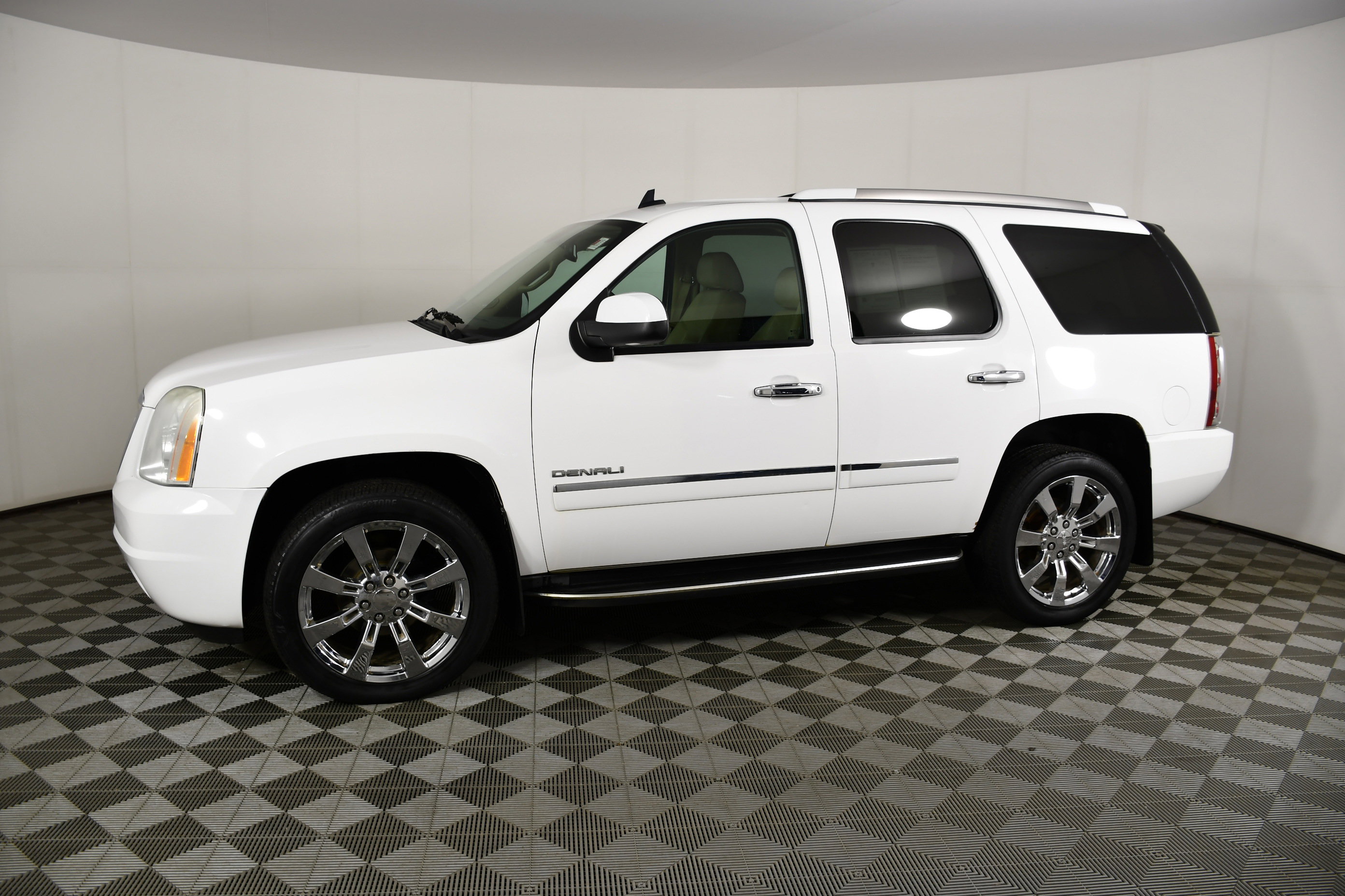 Used 2012 GMC Yukon Denali AWD/4WD image 9