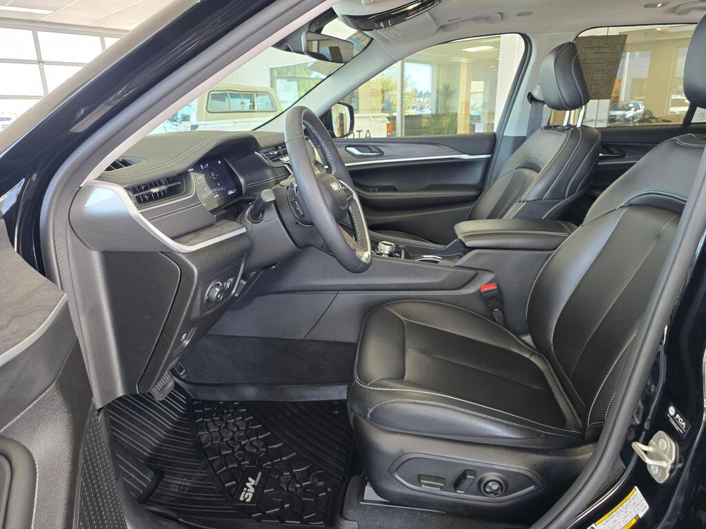 Used 2023 Jeep Grand Cherokee Limited w/ Trailer Tow Prep Group (B) image 22