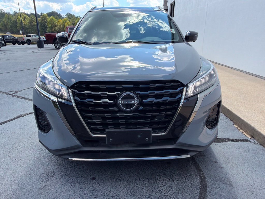 Used 2024 Nissan Kicks SR w/ SR Premium Package FWD image 5