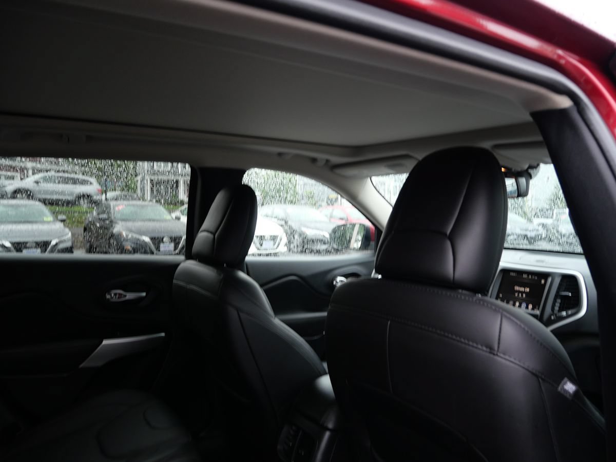 Used 2016 Jeep Cherokee Overland AWD/4WD image 26